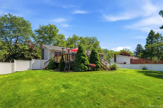 5 Pine Hill Lane, Dix Hills, NY 11746