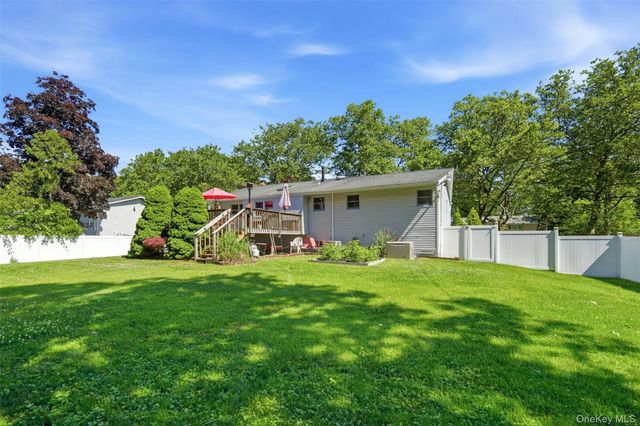 5 Pine Hill Lane, Dix Hills, NY 11746