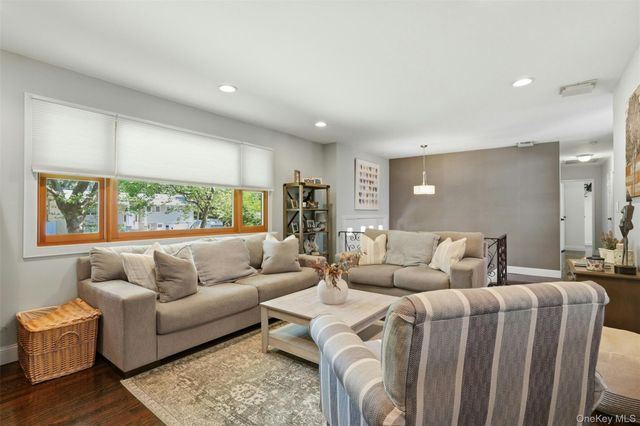 5 Pine Hill Lane, Dix Hills, NY 11746