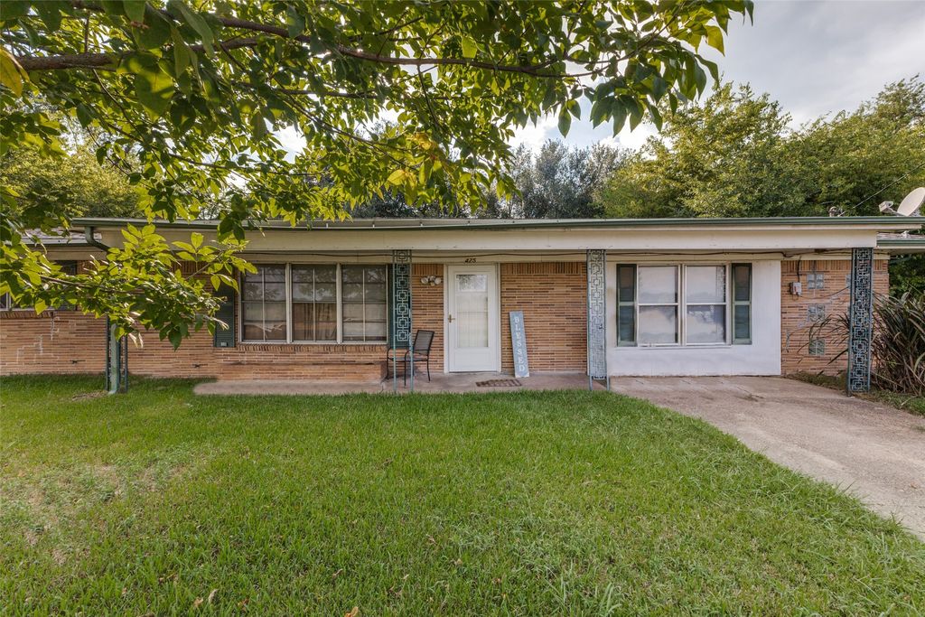 425 Lybrand Street, Wills Point, TX 75169