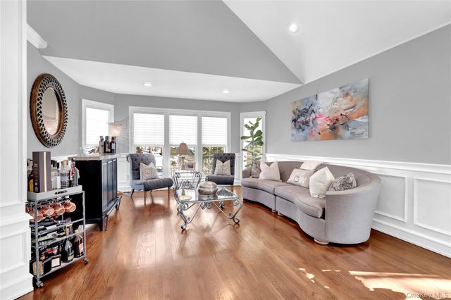 5 Frost Valley Road, Mount Sinai, NY 11766