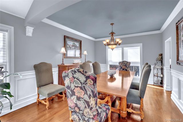 5 Frost Valley Road, Mount Sinai, NY 11766