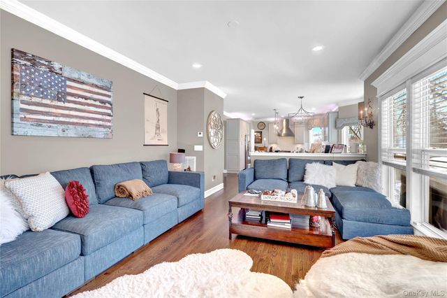 5 Frost Valley Road, Mount Sinai, NY 11766