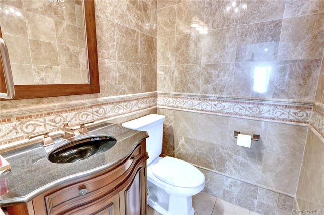 5 Frost Valley Road, Mount Sinai, NY 11766