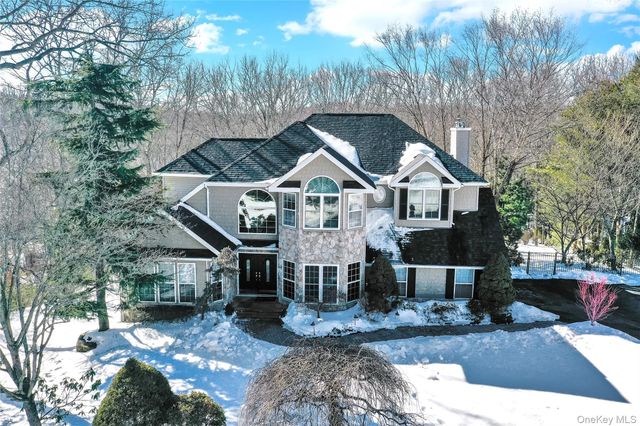 5 Frost Valley Road, Mount Sinai, NY 11766