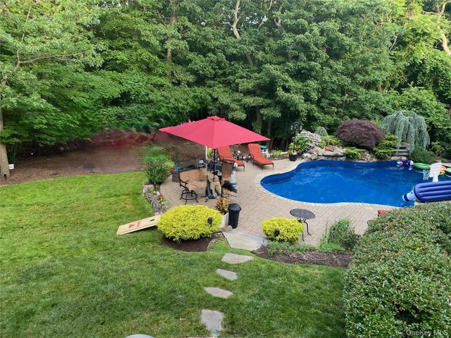 5 Frost Valley Road, Mount Sinai, NY 11766