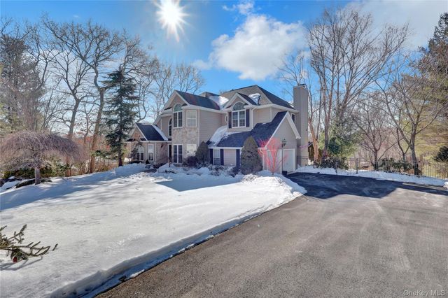 5 Frost Valley Road, Mount Sinai, NY 11766