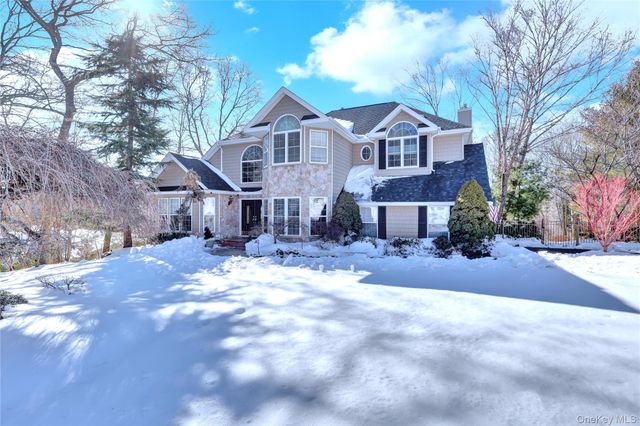 5 Frost Valley Road, Mount Sinai, NY 11766