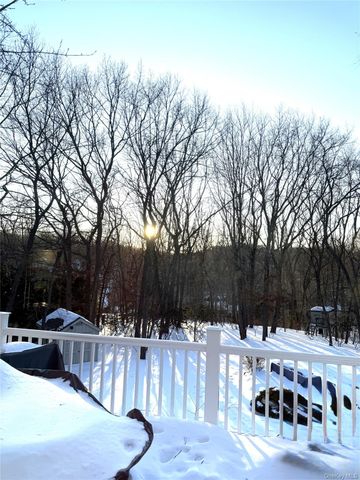 5 Frost Valley Road, Mount Sinai, NY 11766