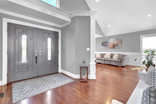 5 Frost Valley Road, Mount Sinai, NY 11766