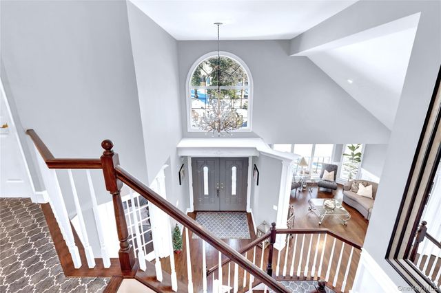 5 Frost Valley Road, Mount Sinai, NY 11766