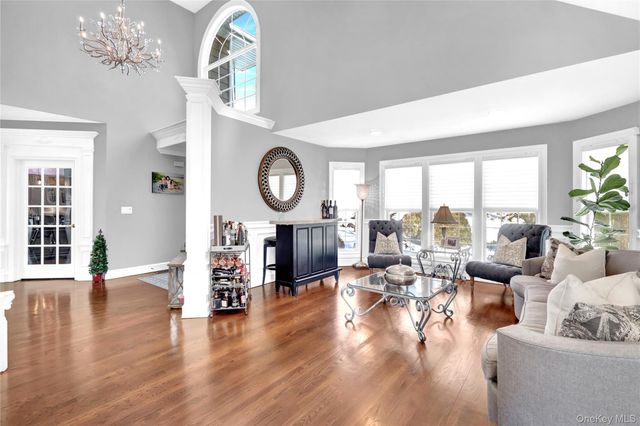 5 Frost Valley Road, Mount Sinai, NY 11766