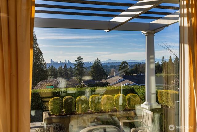 9400 Vineyard Crest, Bellevue, WA 98004