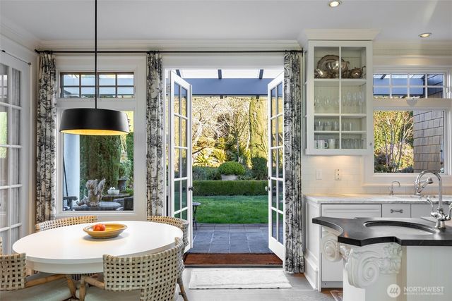 9400 Vineyard Crest, Bellevue, WA 98004