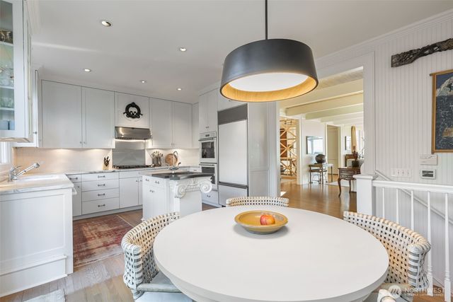 9400 Vineyard Crest, Bellevue, WA 98004