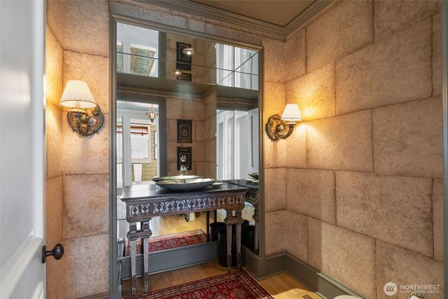 9400 Vineyard Crest, Bellevue, WA 98004