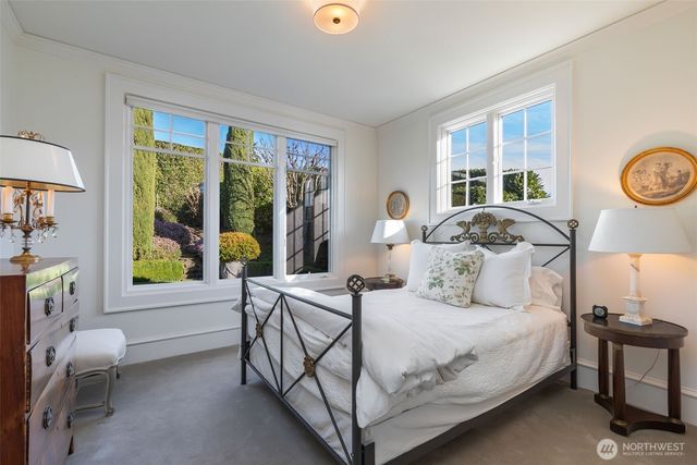 9400 Vineyard Crest, Bellevue, WA 98004