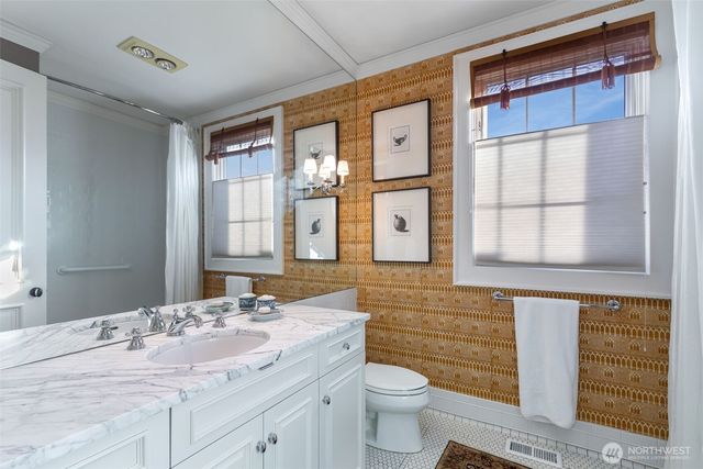 9400 Vineyard Crest, Bellevue, WA 98004