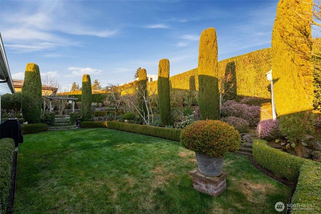 9400 Vineyard Crest, Bellevue, WA 98004