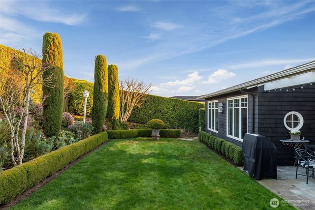 9400 Vineyard Crest, Bellevue, WA 98004