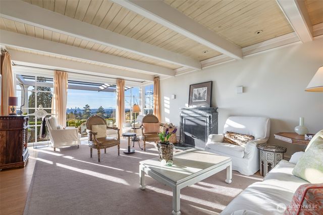 9400 Vineyard Crest, Bellevue, WA 98004