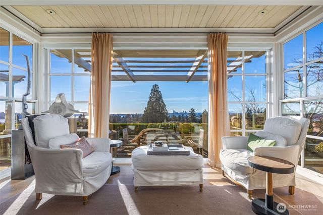 9400 Vineyard Crest, Bellevue, WA 98004