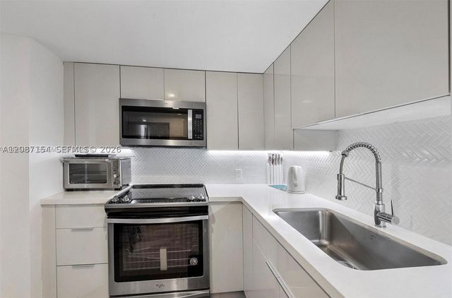 100 bayview dr PH31, Sunny Isles Beach, FL 33160