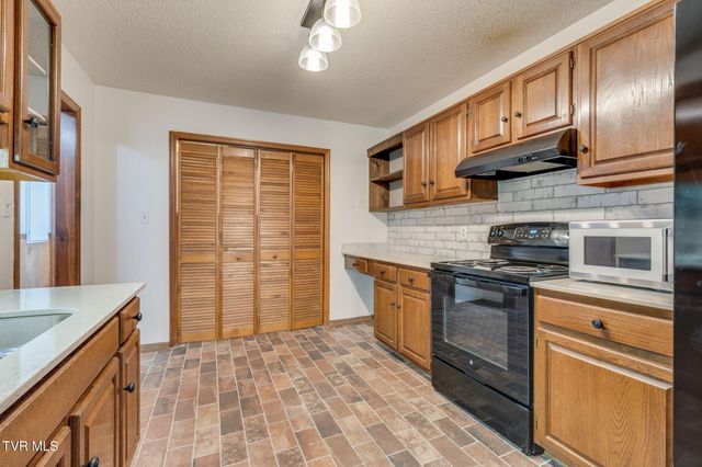 1175 Pebble Drive 1175, Bristol, VA 24201