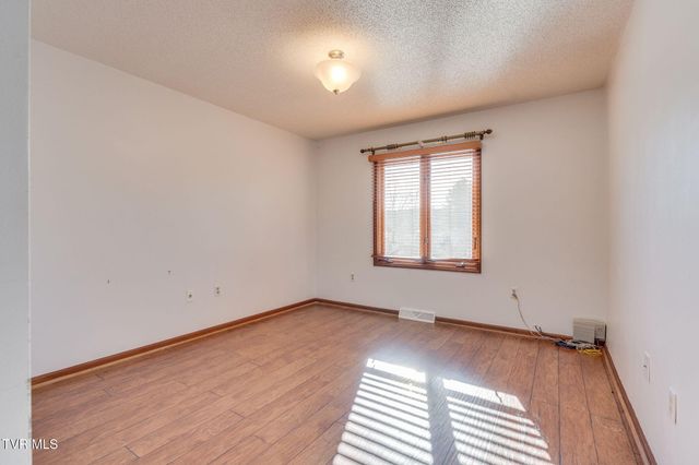 1175 Pebble Drive 1175, Bristol, VA 24201