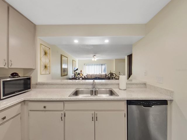 7805 AMBERLEA COURT, Temple Terrace, FL 33637