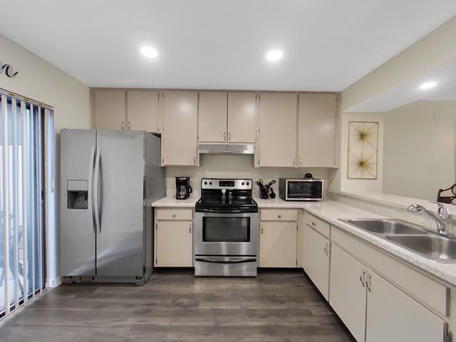 7805 AMBERLEA COURT, Temple Terrace, FL 33637
