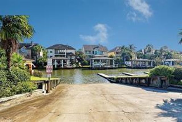 2130 Water Way, Seabrook, TX 77586
