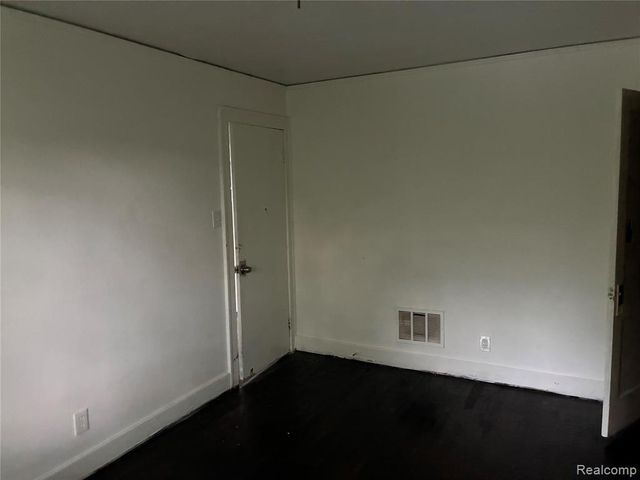 16846 Santa Rosa Drive, Detroit, MI 48221