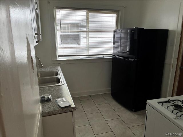 16846 Santa Rosa Drive, Detroit, MI 48221