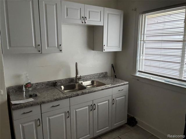 16846 Santa Rosa Drive, Detroit, MI 48221