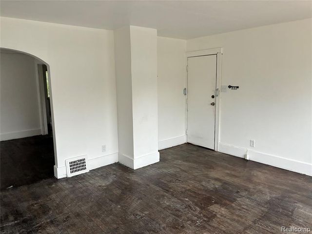 16846 Santa Rosa Drive, Detroit, MI 48221
