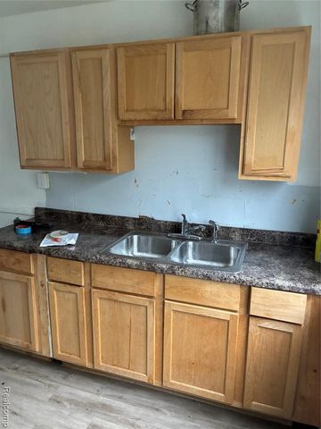 16846 Santa Rosa Drive, Detroit, MI 48221
