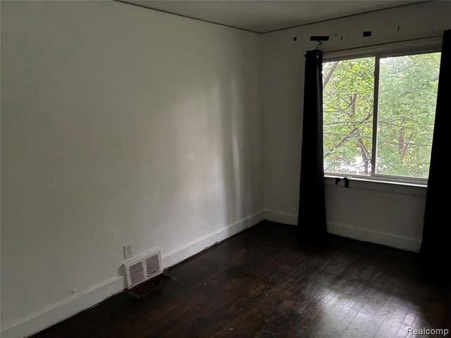 16846 Santa Rosa Drive, Detroit, MI 48221