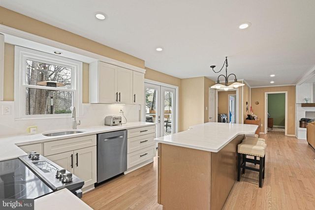 11202 CRANBROOK LN, Oakton, VA 22124