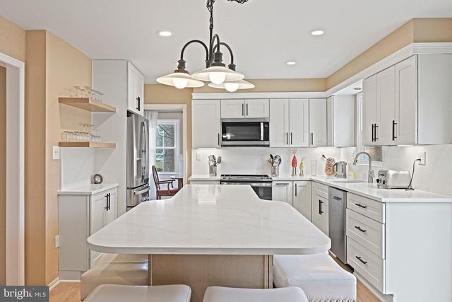 11202 CRANBROOK LN, Oakton, VA 22124