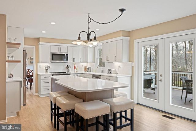 11202 CRANBROOK LN, Oakton, VA 22124