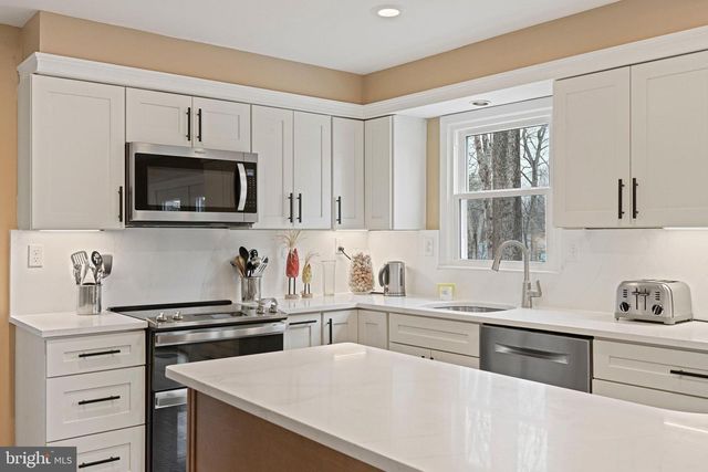 11202 CRANBROOK LN, Oakton, VA 22124