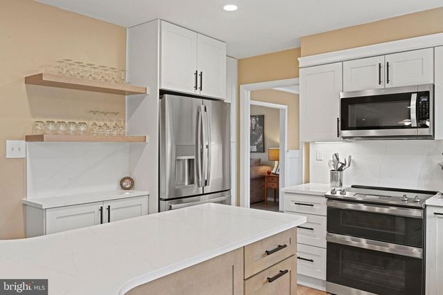 11202 CRANBROOK LN, Oakton, VA 22124