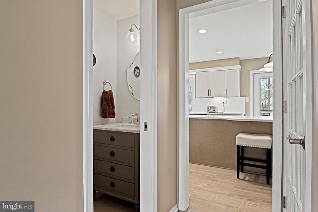 11202 CRANBROOK LN, Oakton, VA 22124