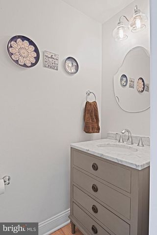 11202 CRANBROOK LN, Oakton, VA 22124