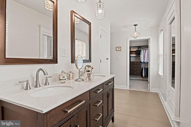 11202 CRANBROOK LN, Oakton, VA 22124