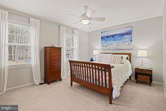 11202 CRANBROOK LN, Oakton, VA 22124