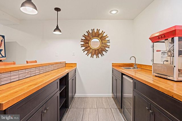 11202 CRANBROOK LN, Oakton, VA 22124