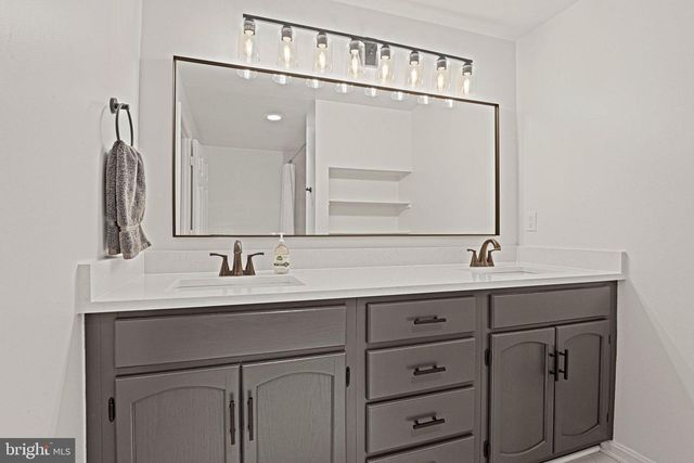 11202 CRANBROOK LN, Oakton, VA 22124