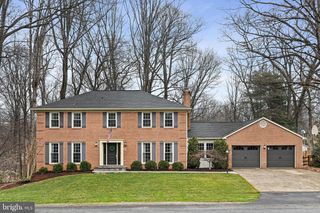 11202 CRANBROOK LN, Oakton, VA 22124